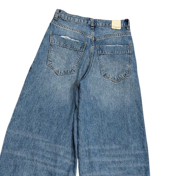 Free People West High Rise Slouchy Jeans in Light Wash - Picture 5 of 9